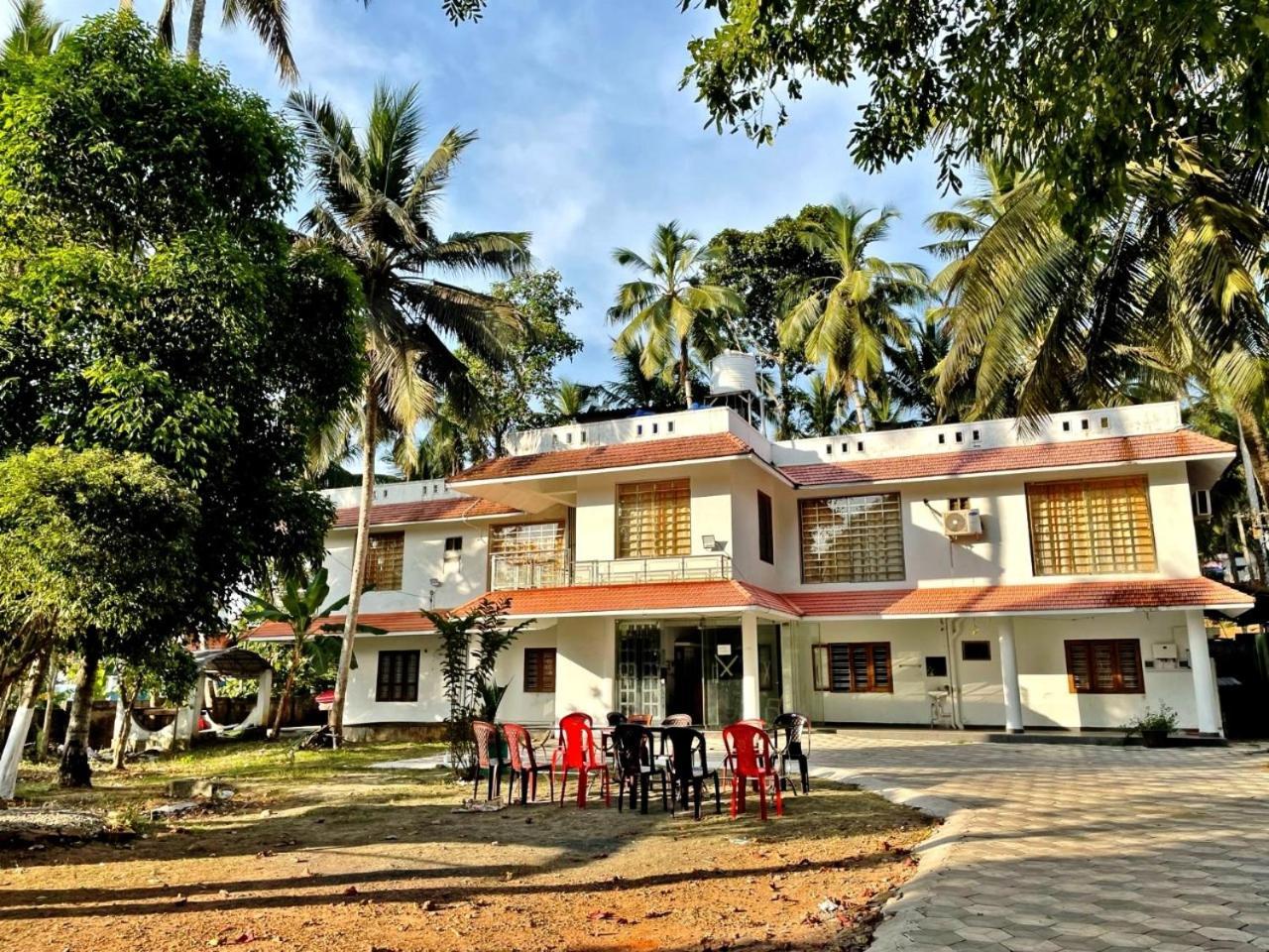 Somatheertham Resort Thiruvananthapuram Bagian luar foto